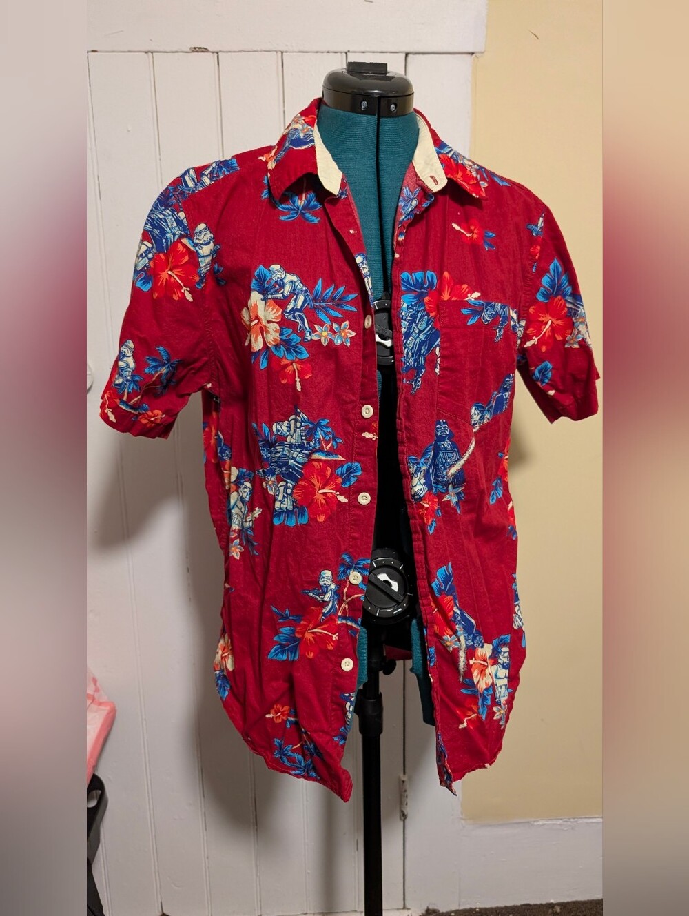 Star Wars Red Floral Short-Sleeve Hawaiian Shirt with Blue Accents